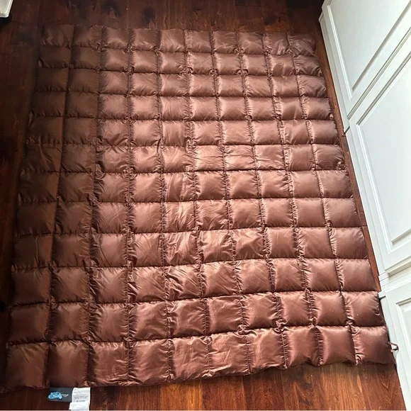 Eddie Bauer Packable Luxury Down Throw - Copper 50x60 - Picture 7 of 7